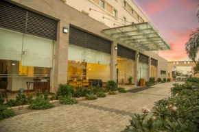 Отель Kalyan Grand - a business hotel  Вандалер